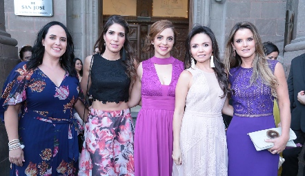  Las mejores amigas de Claudia.