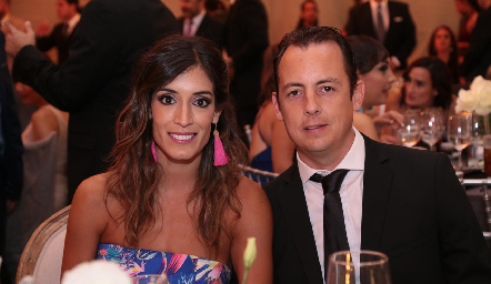  Fernanda Torres y Carlos Artolózaga.