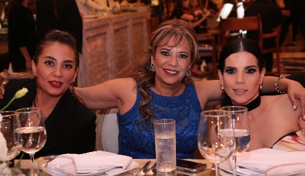  Ana Díaz de León, Susana Martínez y Adriana Ramírez de Díaz de León.