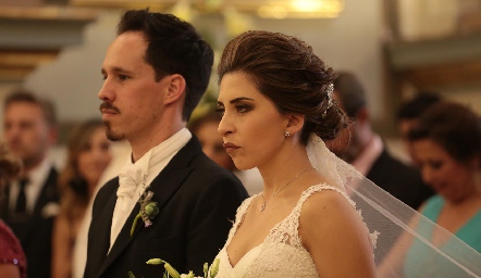  Luis Gabriel Pizarro y Claudia Lizaola.