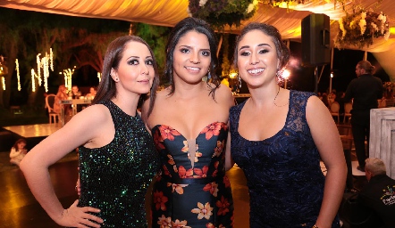  Yvette Haro, Paola Contreras y Diana Waldo.