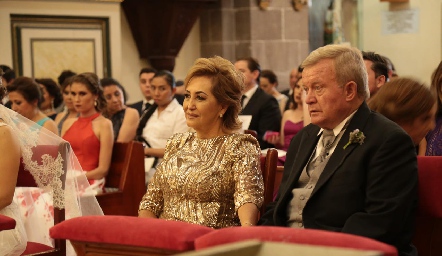  Los papás de la novia.