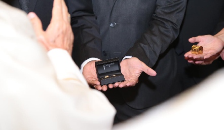  Anillos y arras.