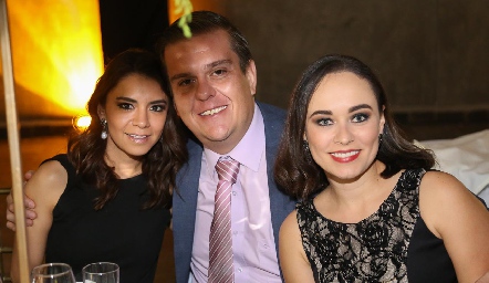  Gladys de Nava, Jaime Montiel y Claudia Méndez .