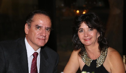  Pablo López y Marilú Lasso de la Vega .