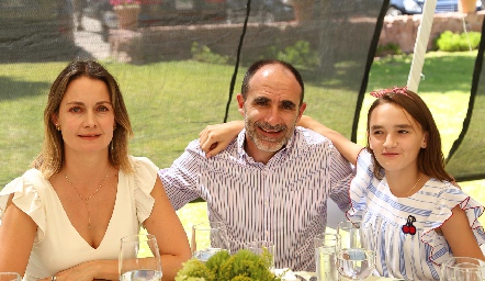  Gabriela Artolózaga, Juan Carlos Abaroa y Ana Belén Abaroa.