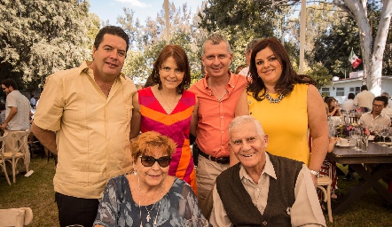  Dino Miranda, Claudia García, Pepe García, Claudia de García, Cristina Siller y Gustavo García.