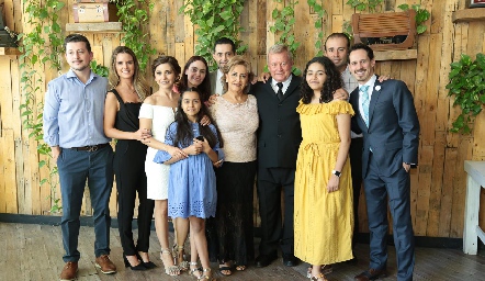  Con la familia Lizaola Díaz de León.