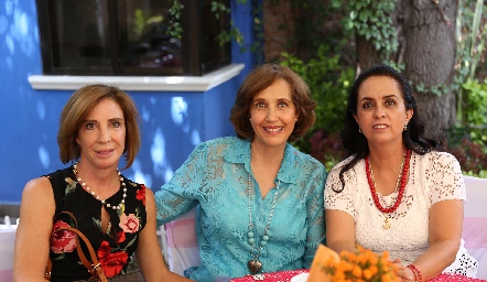  Covadonga Pérez, Ana Brueggeroff y Claudia Acebo.