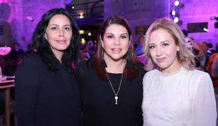  Gabriela Rivera, Maribel Valencia y Mayra Colunga.