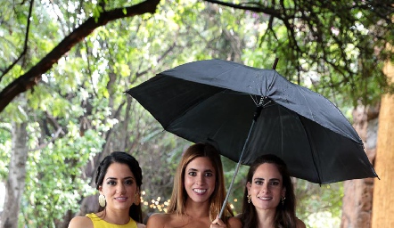  Katia Gómez, Daniela Güemes y Jessica Medlich.