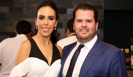  Mariana Tobías y Santiago Meade ya son esposos ante la Ley.