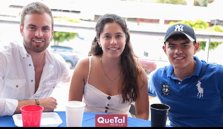  Emmanuel Montes, Astrid Ruiz y Juan Manuel Gallegos.
