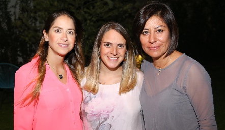  Mariana Ortuño, Paloma Espinosa y Silvia Sánchez  .