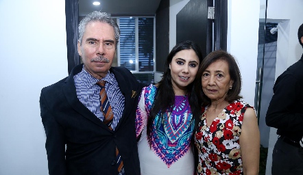 Juan Francisco Reyes, Dra Paola Reyes y Graciela Shiguetomi.