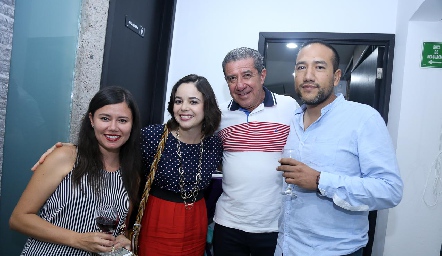  Janet Orduña, Mitzi Galeano, Dr. Javier Zárate y Dr. Roberto Castillo.
