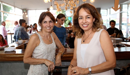  Claudia Canales y Ana Luisa Acosta .