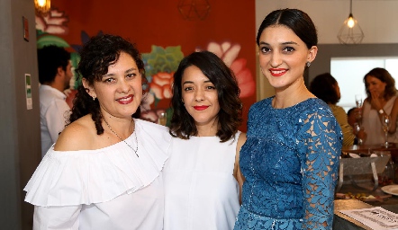  Georgina Jasso, Astrid y María Fernanda Jiménez.