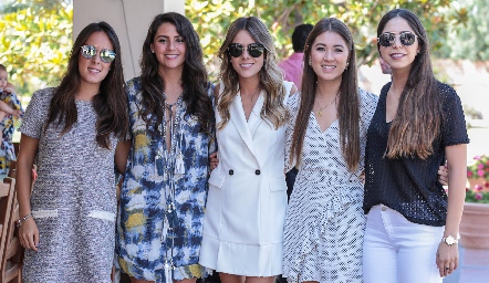  Claudia Antunes, Vicky Álvarez, Jocelyn Córdova, Ale Puente y Adriana Estrada.