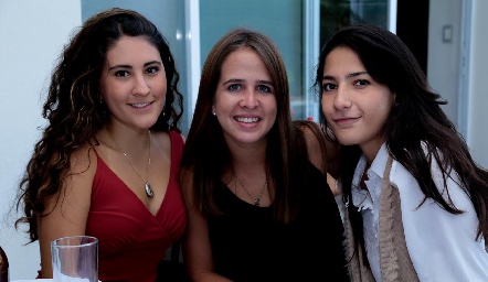  Daniela Armendáriz, Montse Anaya y Laura López.