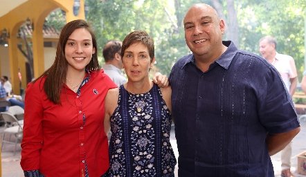  Ale Morales, Ana Hunter y José Ángel Morales.
