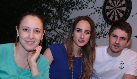  Sandra Aldret, Ángeles Mahbub y  Diego Hernández.