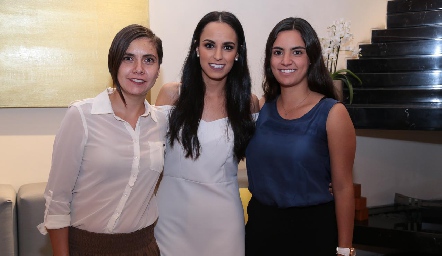  Diana Estrada, Natalia e Isabel Rosillo.