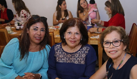  Elizabeth Olvera, Mercedes Esparza y Martha Lety.