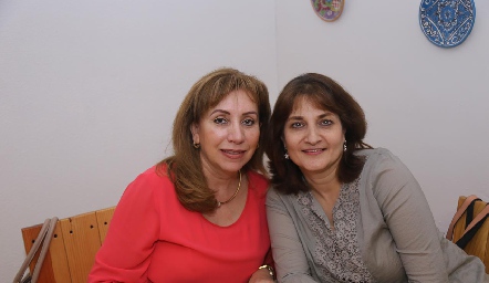  Martha Kasis y Ana María Medellín.