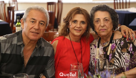  Fernando Abud, Irasema Medellín y Sonia Zarur .