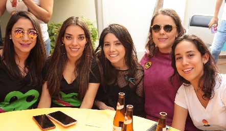  Ingrid Delgado, Fernanda Gaviño, Alejandra Romero, Adriana González y Marcela Pérez.
