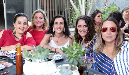  Ana Irma Ramos, Pupi García, Montse Gómez, Guadalupe Bárcena y Roxana Serna.