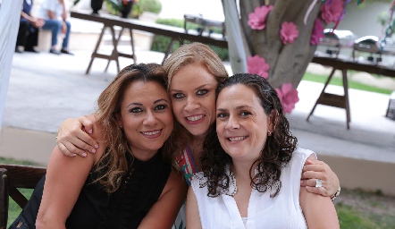  Sasha Hinojosa, Mariana Torres y Nuria Cid.