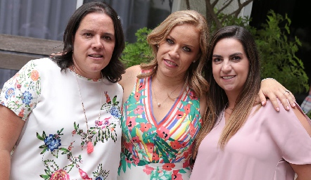  Pily Torres, Mariana Torres y Maripepa Muriel.
