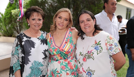  Pilar Ocejo, Mariana y Pily Torres.