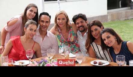 Maripepa Muriel, Marcela Rubio, Óscar Estrada, Mariana Torres, Marcelo Lozano, Karina Hernández y Rocío Subirana.