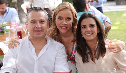  Héctor Galán, Mariana Torres y Daniela Rivero.
