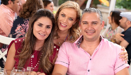  Claudia Pérez Amaral, Mariana Torres y Luis Castro.