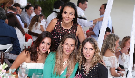  Adriana Revuelta, Vanessa Galarza, Marcela Torres y Maiela Conde.
