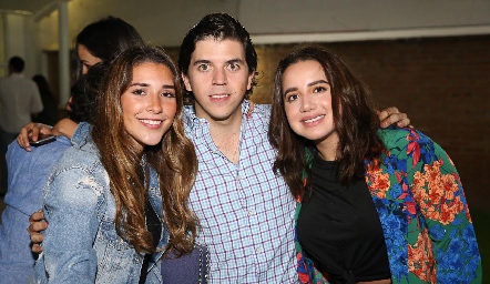  Nuria Minondo, Sebastián Garza y María José Puga.