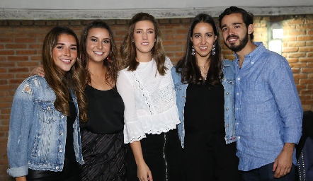  Nuria Minondo, Ana Gómez, Clarisa Abella, Eugenia Cortés y Ramón.