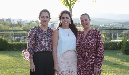  Conchita Gutiérrez, Isa Torres y Maribel Cuétara.