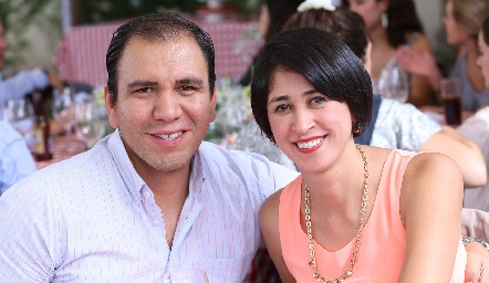  Juan y Priscila Ortiz.