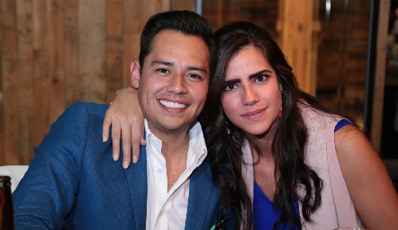  Óscar Álvarez y Nina Galarza.