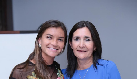  Marce y su mamá Marcela Valle.