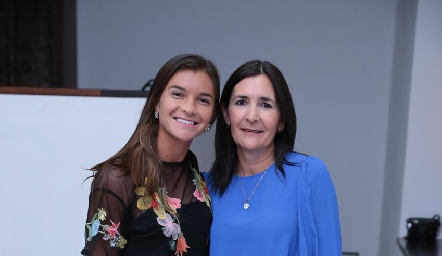  Marcela Zacarías con su mamá Marcela Valle.