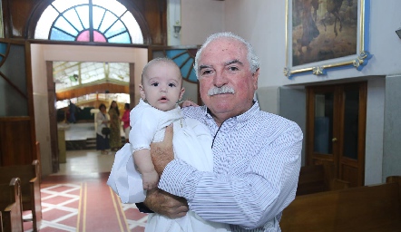  Arturo y su abuelo Sergio Acebo.