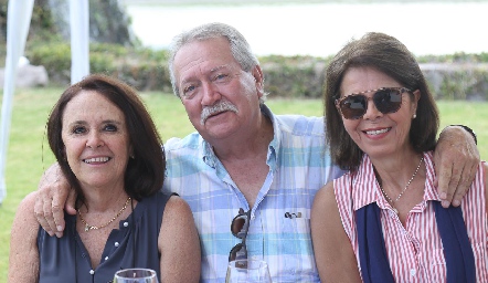  Cuqui González, Carlos García y Cristina Villumier.