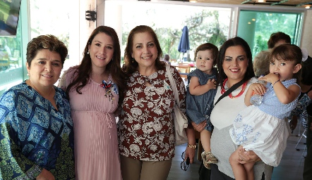  Claudia Robles, Karla Puente y Susana Gaviño, Ale Mendizábal y sus peques.