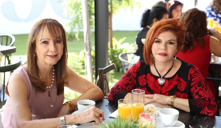  Rosy Chávez y Lety Serment.